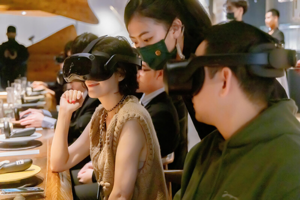結合 VR 金獎導演黃心健、米其林國際名廚江振誠、當代表演藝術家張逸軍的《Origin NFT 創世樹》NFT,是藝術藏家「覽山樓主人」第一個嘗試的 NFT 收藏(圖/EchoX 提供)