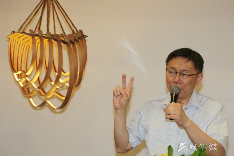 柯文哲參觀新一代設計展。(余志偉攝)