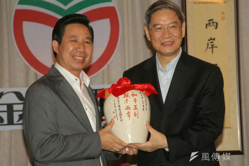 張志軍參觀金門酒廠(葉信菉攝) 張志軍參觀金門酒廠(葉信菉攝)