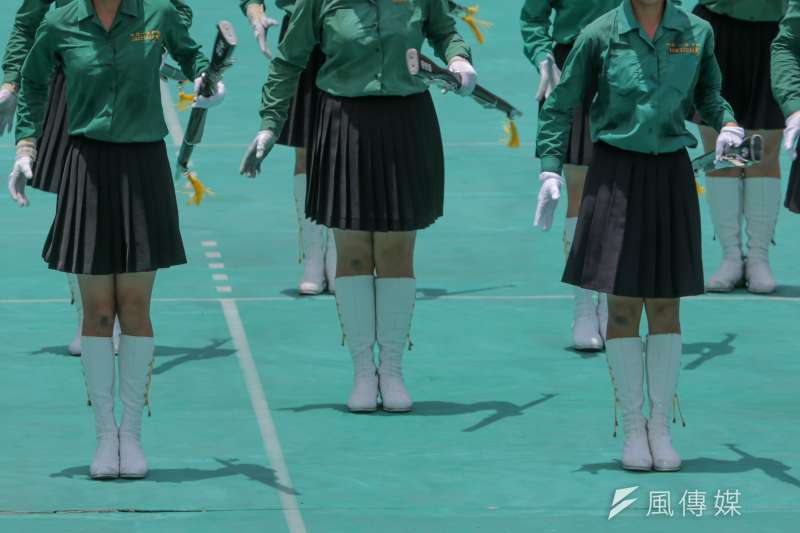 20150707-214-北一女中樂儀旗隊參加「2015年奧地利中歐管樂節暨維也納市政廳廣場表演活動」授旗典禮-余志偉攝.jpg 20150707-214-北一女中樂儀旗隊參加「2015年奧地利中歐管樂節暨維也納市政廳廣場表演活動」授旗典禮-余志偉攝.jpg