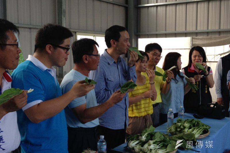 國民黨總統參選人朱立倫25日下午到雲林縣與有機農友對談,雲林張家力挺(羅暐智攝) 國民黨總統參選人朱立倫25日下午到雲林縣與有機農友對談,雲林張家力挺(羅暐智攝)