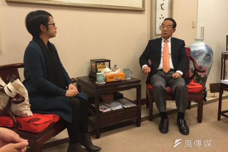 綠黨社民黨聯盟立委候選人李晏榕7日下午拜會親民黨主席宋楚瑜,與社民黨結盟的綠黨內部傳來不滿聲浪。(夏珍攝)