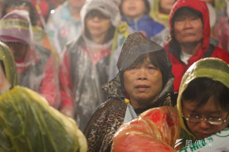 民進黨總統候選人蔡英文、副總統候選人陳建仁,選前最後一夜出席新北市造勢晚會。(蔡耀徵攝) 民進黨總統候選人蔡英文、副總統候選人陳建仁,選前最後一夜出席新北市造勢晚會。(蔡耀徵攝)