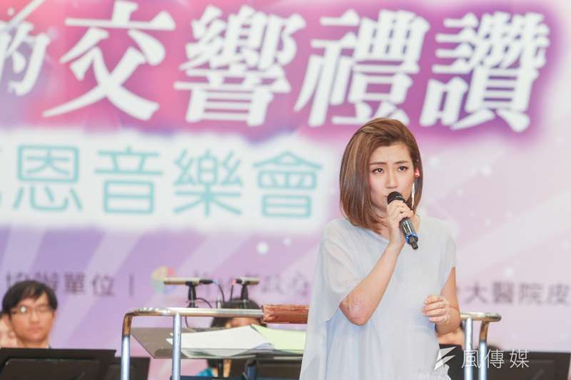 20160626-給城市英雄的交響禮讚.八仙塵爆感恩音樂會.歌手Selina 任家萱以自身經歷分享及鼓勵傷友們.(陳明仁攝) 20160626-給城市英雄的交響禮讚.八仙塵爆感恩音樂會.歌手Selina 任家萱以自身經歷分享及鼓勵傷友們.(陳明仁攝)