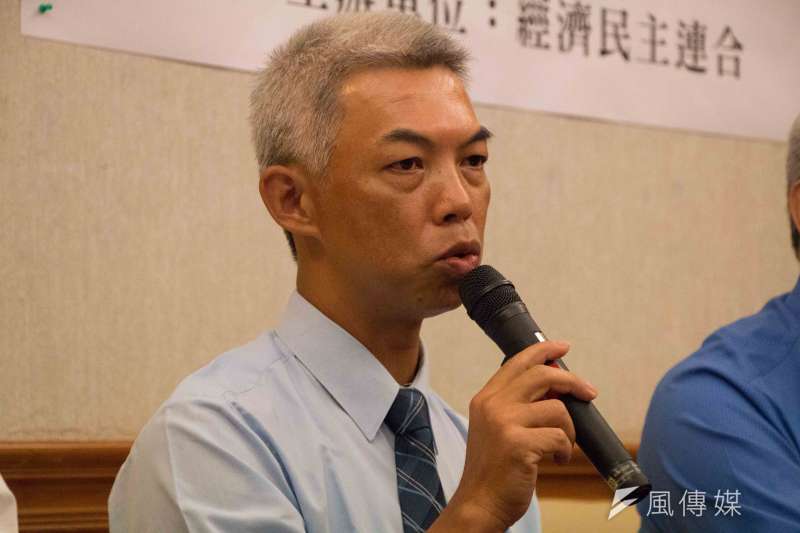 三一八運動結餘款捐贈法扶記者會,義務律師團代表尤伯祥-甘岱民攝 三一八運動結餘款捐贈法扶記者會,義務律師團代表尤伯祥-甘岱民攝