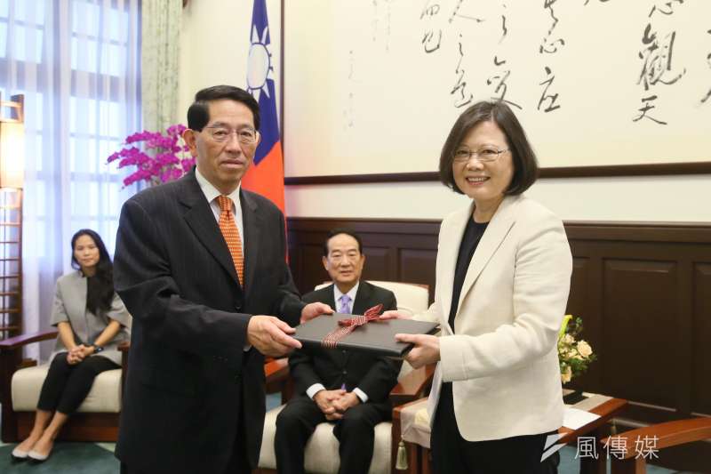 總統蔡英文接見即將陪同親民黨黨主席宋楚瑜出席APEC會議的義美高志尚。(總統府提供) 總統蔡英文接見即將陪同親民黨黨主席宋楚瑜出席APEC會議的義美高志尚。(總統府提供)