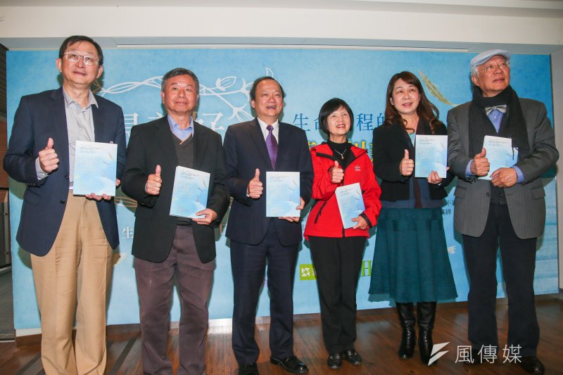 20170309《最美好的時光》葉金川新書分享會.(左起 )騰生技董事長.張鴻仁.台灣高齡化政策暨產業發展協會理事長.楊志良.葉金川.妻子張媚.右為民報創辦人.陳永興.(陳明仁攝) 20170309《最美好的時光》葉金川新書分享會.(左起 )騰生技董事長.張鴻仁.台灣高齡化政策暨產業發展協會理事長.楊志良.葉金川.妻子張媚.右為民報創辦人.陳永興.(陳明仁攝)