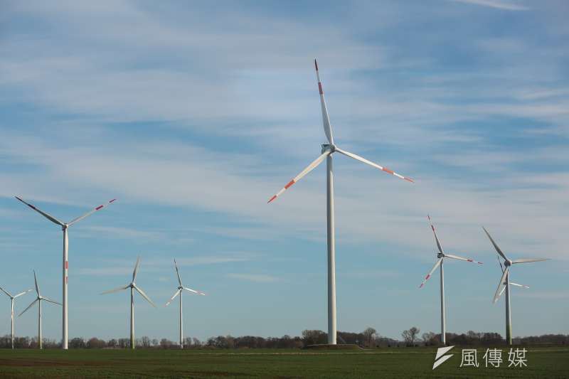 20170322-德國綠能專題，德國柏林，鐵路沿線風力發電風場。（顏麟宇攝）