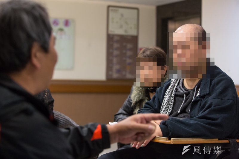 20170331-過勞勞工、家屬及勞團專訪,過勞導致職災者阿康(化名)及其母親專訪。(顏麟宇攝) 20170331-過勞勞工、家屬及勞團專訪,過勞導致職災者阿康(化名)及其母親專訪。(顏麟宇攝)