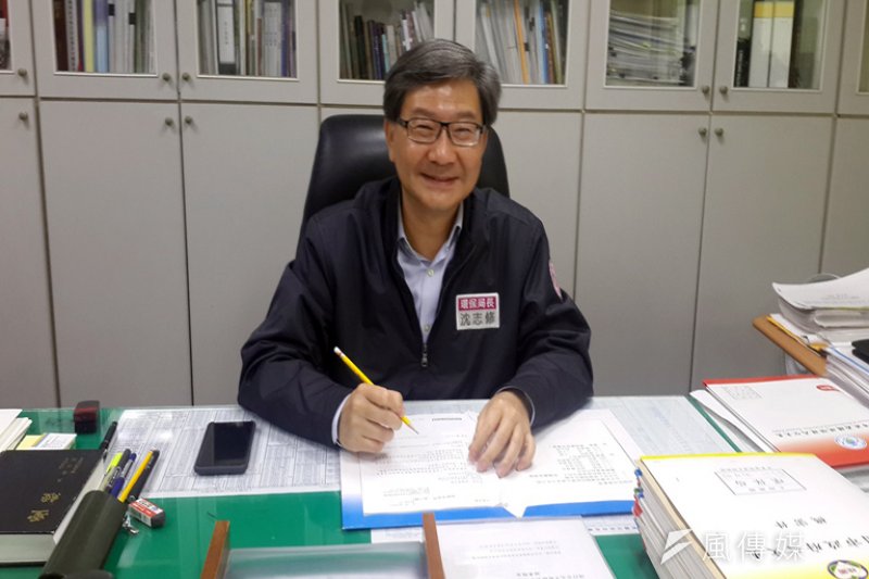 首創輔助宮廟裝設細懸浮微粒濃度監測設備的環保局長沈志修(圖/范文濱攝) 首創輔助宮廟裝設細懸浮微粒濃度監測設備的環保局長沈志修(圖/范文濱攝)