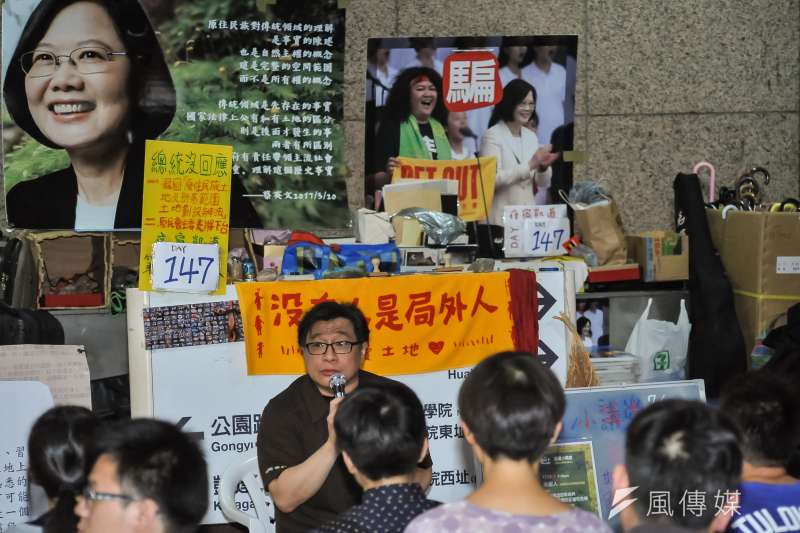 20170719-凱道小講堂,吳叡人擔任講者。(甘岱民攝) 20170719-凱道小講堂,吳叡人擔任講者。(甘岱民攝)