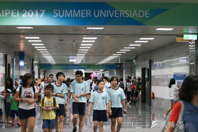 20170822-世大運-即景配圖-觀眾、參賽選手、工作人員、義工志工、裁判、醫護人員、警察執勤、維安、安檢。(陳明仁攝) 20170822-世大運-即景配圖-觀眾、參賽選手、工作人員、義工志工、裁判、醫護人員、警察執勤、維安、安檢。(陳明仁攝)