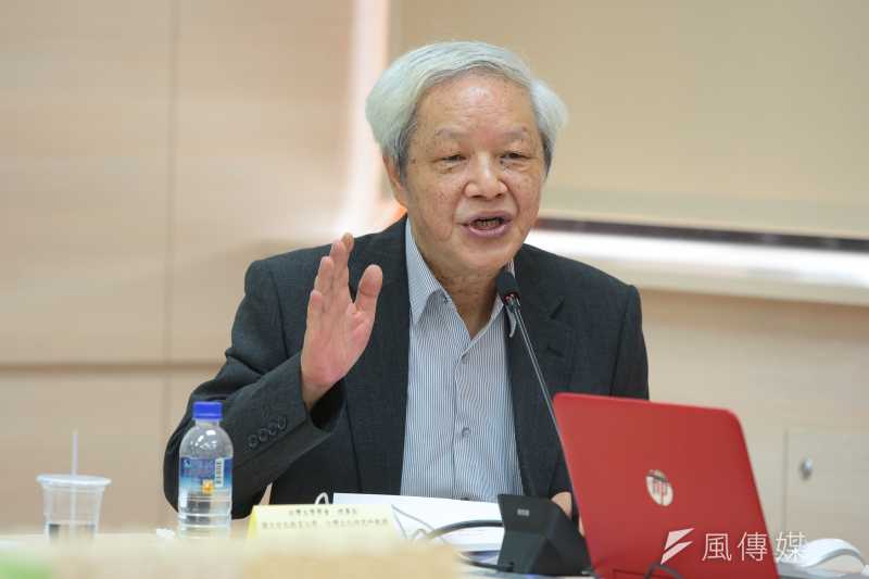 20170824-台灣文學學會理事長向陽(林淇瀁)24日召開「支持大幅調整12年國教國語文課綱」記者會。(顏麟宇攝) 20170824-台灣文學學會理事長向陽(林淇瀁)24日召開「支持大幅調整12年國教國語文課綱」記者會。(顏麟宇攝)