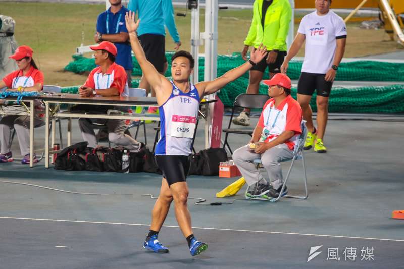 20170826-世大運田徑場26日晚間舉行男子標槍決賽，中華隊選手鄭兆村於投擲後高聲歡呼。（顏麟宇攝）