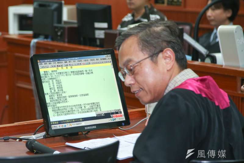 檢察官黃東焄出席被控涉搶獲特赦的蘇炳坤提起再審,台灣高等法院第二度開庭。(陳明仁攝) 檢察官黃東焄出席被控涉搶獲特赦的蘇炳坤提起再審,台灣高等法院第二度開庭。(陳明仁攝)