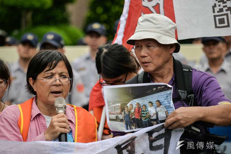 20170908-迎戰迫遷內閣記者會，三重「大同南路自辦都更案」被強拆的住戶許素華與黎明幼兒園的園長林金連。（甘岱民攝）