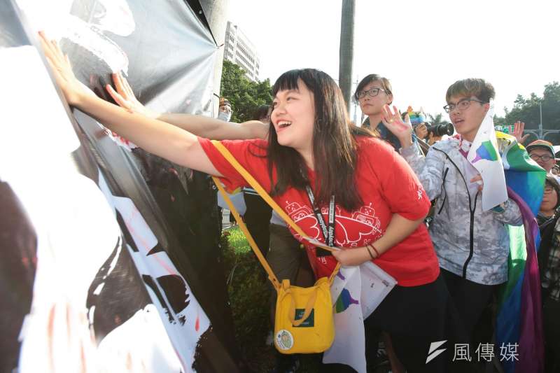 20171028-2017年台灣同志遊行Taiwan LGBT Pride,10月28日盛大登場,立院前。(顏麟宇攝) 20171028-2017年台灣同志遊行Taiwan LGBT Pride,10月28日盛大登場,立院前。(顏麟宇攝)