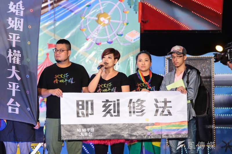 圖為婚姻平權大平台總召集人呂欣潔於2017台灣同志遊行晚會活動上發言。(顏麟宇攝)