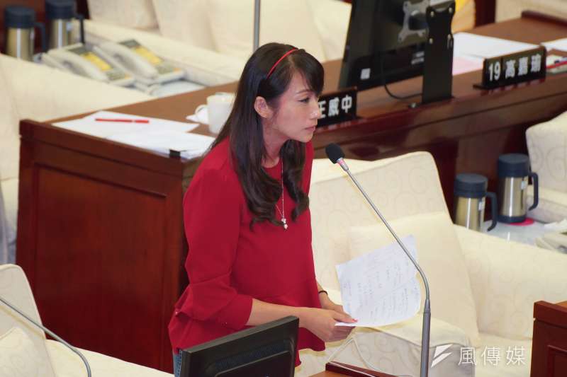 台北市議員許淑華針對台北市長柯文哲談高雄舉債達2600億一事，質疑柯文哲沒有高度。（盧逸峰攝）