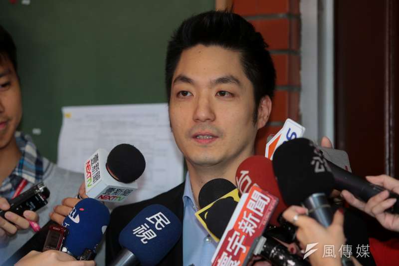 20171124-國民黨立委蔣萬安24日出席國民黨團大會接受媒體聯訪。(顏麟宇攝) 20171124-國民黨立委蔣萬安24日出席國民黨團大會接受媒體聯訪。(顏麟宇攝)