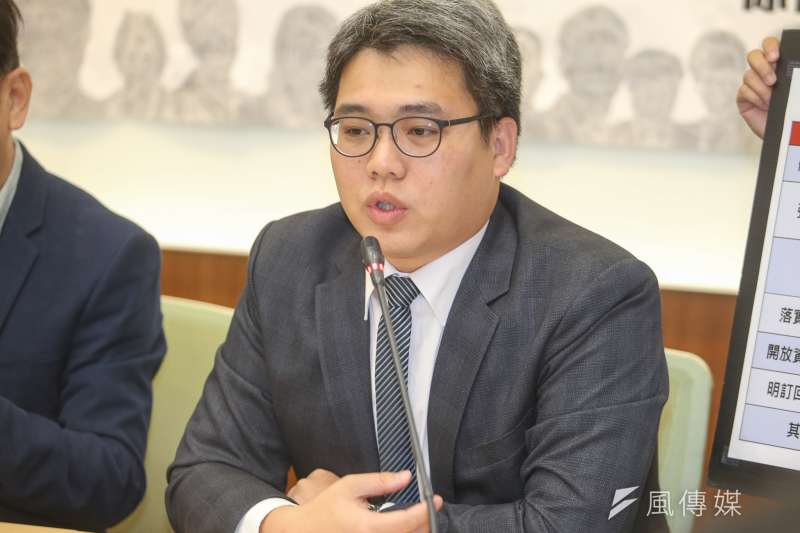 法扶律師謝孟羽,出席20171225-立法院.「政院假改革 立院嚴審礦業法」記者會。(陳明仁攝) 法扶律師謝孟羽,出席20171225-立法院.「政院假改革 立院嚴審礦業法」記者會。(陳明仁攝)