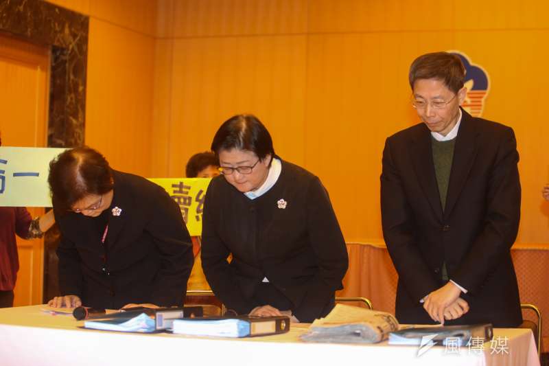 20180129-婦聯會主委雷倩記者會,由副秘副書長汲宇荷、律師徐履冰陪同,在會中沈痛呼籲。(陳明仁攝) 20180129-婦聯會主委雷倩記者會,由副秘副書長汲宇荷、律師徐履冰陪同,在會中沈痛呼籲。(陳明仁攝)