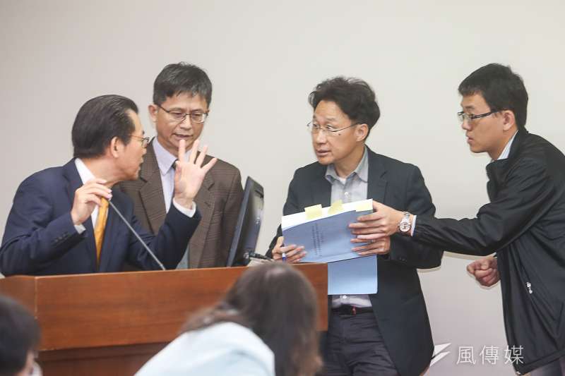 立法院社福及衛環委員會,深澳燃煤電廠爭議,環保署長李應元、副署長詹順貴受質詢。(陳明仁攝)