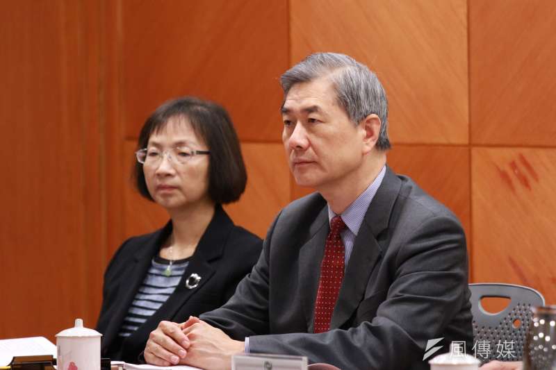 知情人士表示,金管會將由現任常務副主委黃天牧(右)升任主委。(資料照,陳韡誌攝)
