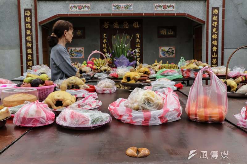 掃墓祭祖千萬要注意別觸犯到禁忌。（資料照／甘岱民攝）