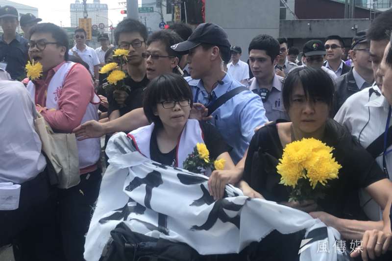 20180518-板橋大觀社區迫遷戶18日於國家人權博物館進行抗議。(謝孟穎攝) 20180518-板橋大觀社區迫遷戶18日於國家人權博物館進行抗議。(謝孟穎攝)