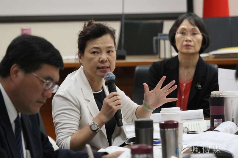 20180528-立法院經濟委員會審查法案,經濟部次長王美花發言。(陳韡誌攝) 20180528-立法院經濟委員會審查法案,經濟部次長王美花發言。(陳韡誌攝)