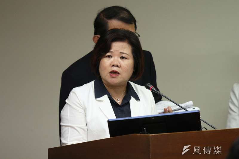 勞動部發出的會議通知,下週將召開的勞動基準諮詢會中,將討論新聞出版業等10個行業鬆綁七休一的可行性。圖為勞委會主委許銘春。(資料照片,陳韡誌攝)