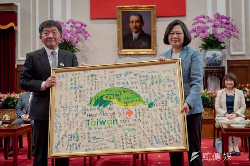 總統蔡英文接見世衛行動團,並宣布台灣雖然無法正式參加世界衛生大會(WHA),但仍要有所貢獻,宣布捐贈100萬美金給世界衛生組織(WHO)。(取自蔡英文臉書) 總統蔡英文接見世衛行動團,並宣布台灣雖然無法正式參加世界衛生大會(WHA),但仍要有所貢獻,宣布捐贈100萬美金給世界衛生組織(WHO)。(取自蔡英文臉書)