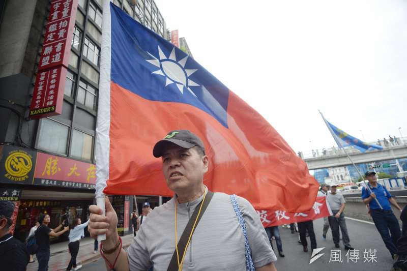 20180619-立法院臨時會19日處理軍人年改案,預計19、20日兩天預計完成三讀通過。反年改團體八百壯士也發出動員令,來自各地的退軍民眾陳抗遊行。(甘岱民攝)軍人年金改革 年改 軍改 20180619-立法院臨時會19日處理軍人年改案,預計19、20日兩天預計完成三讀通過。反年改團體八百壯士也發出動員令,來自各地的退軍民眾陳抗遊行。(甘岱民攝)軍人年金改革 年改 軍改