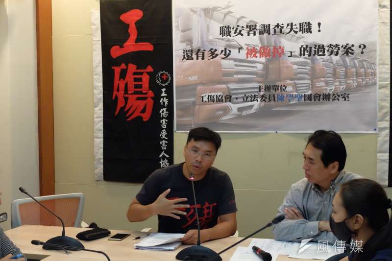 20180621-工傷協會呂智偉案「職安署調查失職!還有多少「被做掉」的過勞案?」記者會,圖中為工傷協會專員賀光卍(左)與國民黨立委陳學聖(右)。(謝孟穎攝) 20180621-工傷協會呂智偉案「職安署調查失職!還有多少「被做掉」的過勞案?」記者會,圖中為工傷協會專員賀光卍(左)與國民黨立委陳學聖(右)。(謝孟穎攝)
