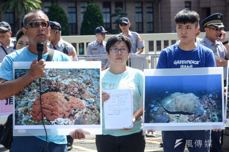 20180709-「反深澳燃煤電廠自救會」提起訴願記者會，圖為當地潛水教練拍攝的珊瑚影像。（甘岱民攝）