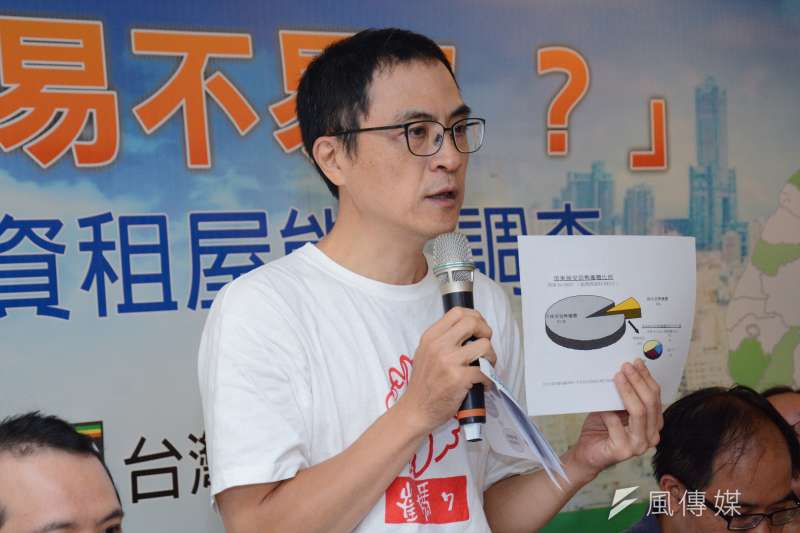 20180726-崔媽媽基金會呂秉怡執行長展示房東接受弱勢租屋示意圖。呂秉怡、崔媽媽基金會。(龍德成攝) 20180726-崔媽媽基金會呂秉怡執行長展示房東接受弱勢租屋示意圖。呂秉怡、崔媽媽基金會。(龍德成攝)