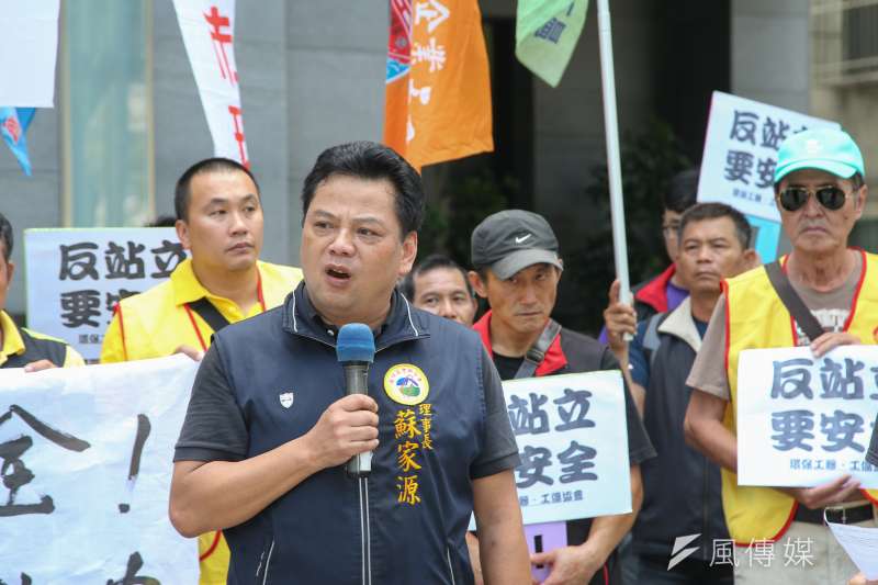 環保工聯理事長蘇家源,出席20180807-環保工聯「反站立!要安全!要求環保署落實勞安規範,聲援嘉義工傷隊員」行動。(陳明仁攝) 環保工聯理事長蘇家源,出席20180807-環保工聯「反站立!要安全!要求環保署落實勞安規範,聲援嘉義工傷隊員」行動。(陳明仁攝)
