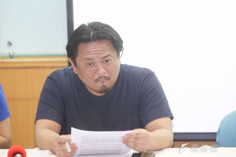 洪申翰,綠色公民行動聯盟副秘書長,出席20180816-全國廢核行動平台「福島現況報告:福島現在怎麼了?破解七大迷思」記者會。(陳明仁攝) 洪申翰,綠色公民行動聯盟副秘書長,出席20180816-全國廢核行動平台「福島現況報告:福島現在怎麼了?破解七大迷思」記者會。(陳明仁攝)