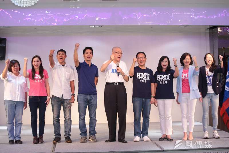 20180908-國民黨台北市長參選人丁守中、黨主席吳敦義、立委蔣萬安、王育敏、及市議員里長參選人等8日一同出席「丁守中青年後援會成立大會」 ,為丁守中加油打氣。(顏麟宇攝) 20180908-國民黨台北市長參選人丁守中、黨主席吳敦義、立委蔣萬安、王育敏、及市議員里長參選人等8日一同出席「丁守中青年後援會成立大會」 ,為丁守中加油打氣。(顏麟宇攝)