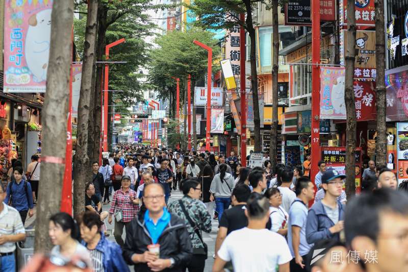 作者認為，政府除了開拓多元市場，輔導觀光產業轉型公布入境人次與旅次目的之外，應當誠實揭示旅次的經濟產值數據，才能正視產業困境，從而訂定更有利於觀光產業的務實政策。（資料照，簡必丞攝）