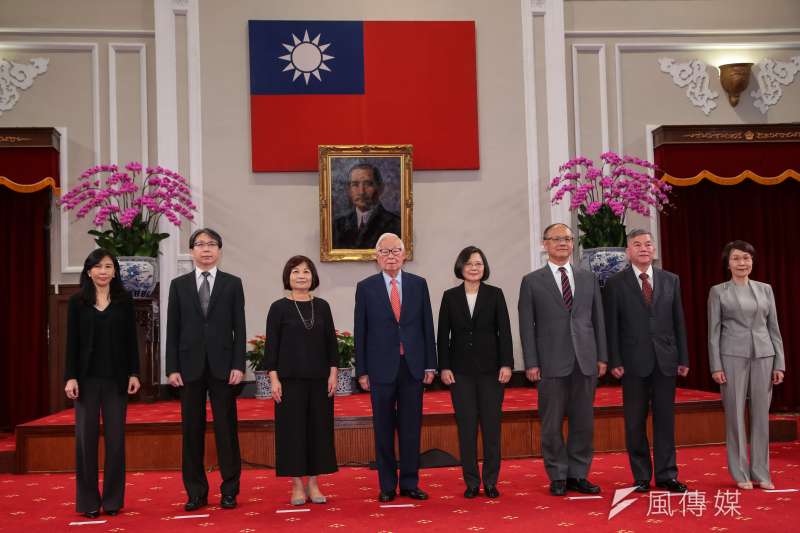 20181003-總統蔡英文3日召開記者會,宣布由前台積電董事長張忠謀為今年APEC領袖代表。(顏麟宇攝) 20181003-總統蔡英文3日召開記者會,宣布由前台積電董事長張忠謀為今年APEC領袖代表。(顏麟宇攝)