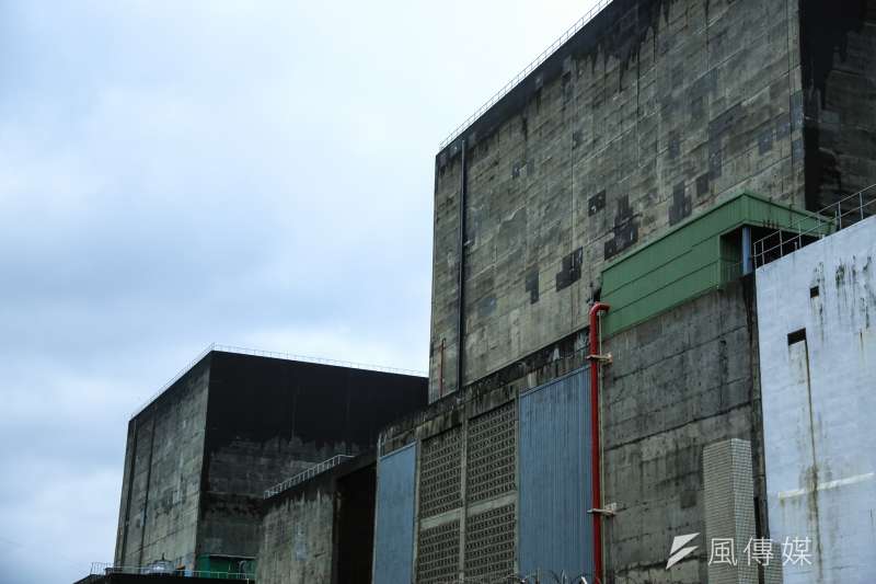 20181101-今(1)日風傳媒專訪核一廠長,圖為二號作業機(右)與一號作業機(左)。(簡必丞攝) 20181101-今(1)日風傳媒專訪核一廠長,圖為二號作業機(右)與一號作業機(左)。(簡必丞攝)