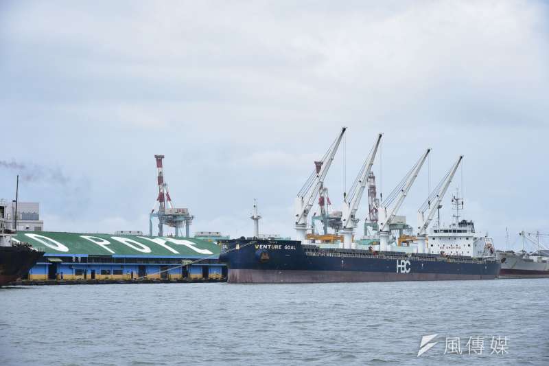 高雄港整體營運績效亮眼,可望自103年起連續5年成為千萬TEU大港。(圖/徐炳文攝) 高雄港整體營運績效亮眼,可望自103年起連續5年成為千萬TEU大港。(圖/徐炳文攝)