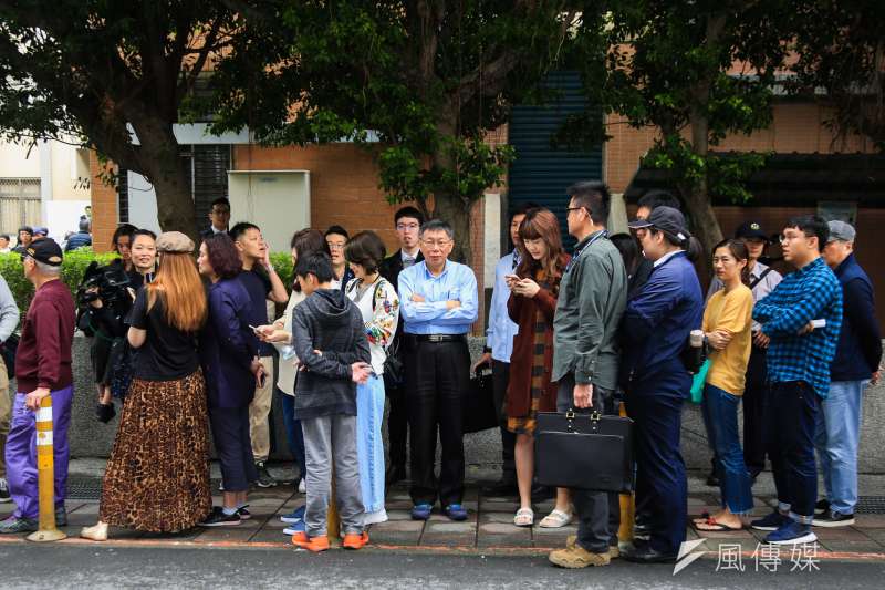 20181124-台北市長柯文哲24日至台北市立圖書館啟明分館1樓投票。（簡必丞攝）