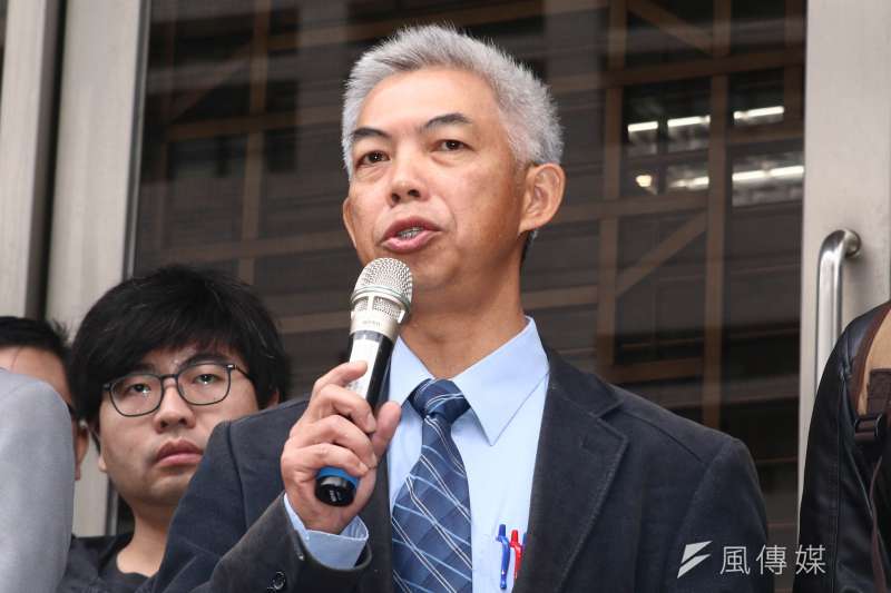 20181225-民間司改會「合議庭心證偏頗,律師團聲請迴避~反黑箱服貿案義務律師團記者會」,圖為律師尤伯祥。(蔡親傑攝) 20181225-民間司改會「合議庭心證偏頗,律師團聲請迴避~反黑箱服貿案義務律師團記者會」,圖為律師尤伯祥。(蔡親傑攝)