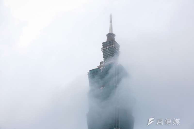 20181231-中央氣象局預報31日受東北季風及南方雲系北移影響，北部、東北部降雨持續，各地天氣仍涼，跨年夜還須留意保暖。（顏麟宇攝）