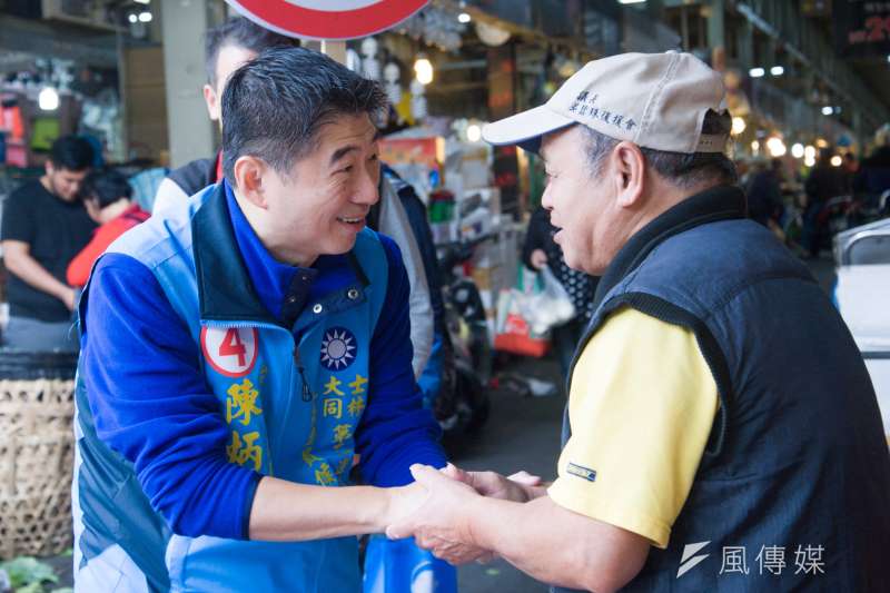 20190113-立法委員補選候選人陳炳甫前往士林市場掃街。（甘岱民攝）