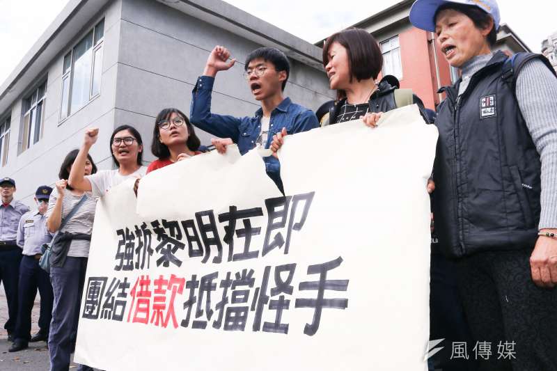 20190131-社運人士於總統府前對台中黎明幼兒園土地重劃案表達抗議。(蔡親傑攝) 20190131-社運人士於總統府前對台中黎明幼兒園土地重劃案表達抗議。(蔡親傑攝)