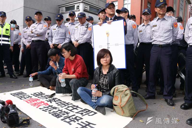 20190131-社運人士於總統府前對台中黎明幼兒園土地重劃案表達抗議。（蔡親傑攝）